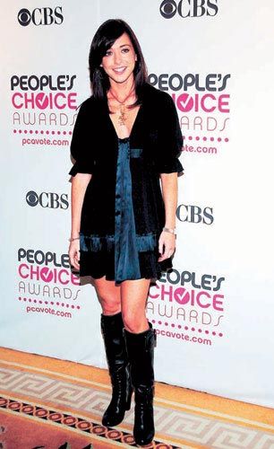 照片组:秋季女演员对靴子和裙子的热情