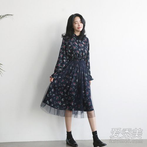 一到春天就流行的碎花穿搭 是时候召唤少女心啦！ 穿衣搭配技巧