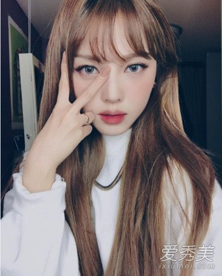 衣领选对 肉脸也能秒变小Ｖ脸 身材搭配图片