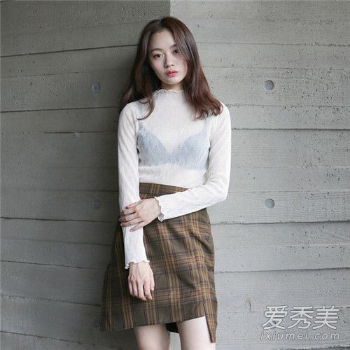怎么把透视装穿得美美却又不会过于裸露?韩妞示范4种搭配