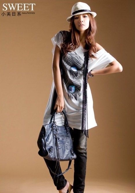 女士们在工作和购物时会带着大包。