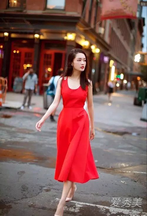 夏天红色裙子图片 红色裙子怎么搭配 红色裙子搭配什么鞋子 