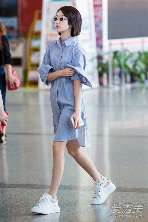 长袖衬衫裙+球鞋 让你清新减龄 衬衫裙搭配什么鞋子