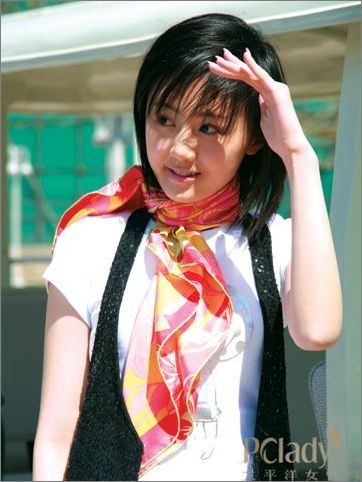 丝巾三角松褶打结法