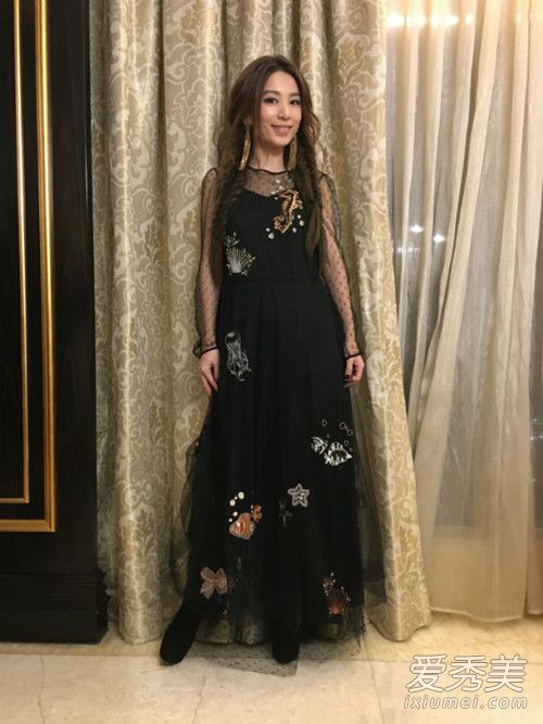 林依晨Hebe欧阳娜娜示范唯美森女系Look 明星穿搭图片