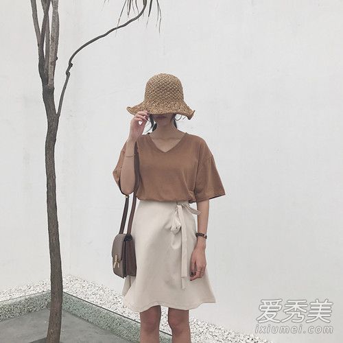 秋季中长半身裙怎么搭配 秋季半身裙搭配技巧