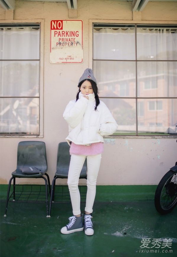 白色羽绒服搭配什么颜色围巾 白色羽绒服搭配什么裤子