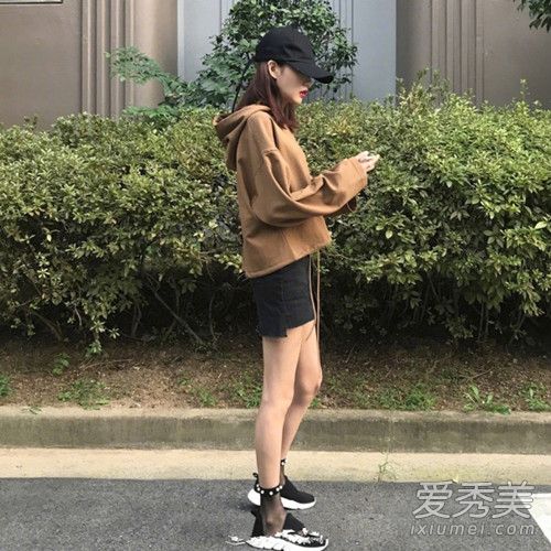 韩国小姐姐简约chic的初秋搭配 甜美又舒适！