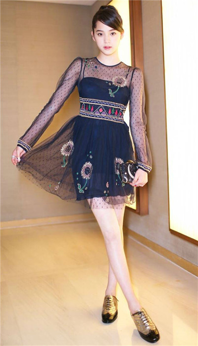 林依晨Hebe欧阳娜娜示范唯美森女系Look 明星穿搭图片