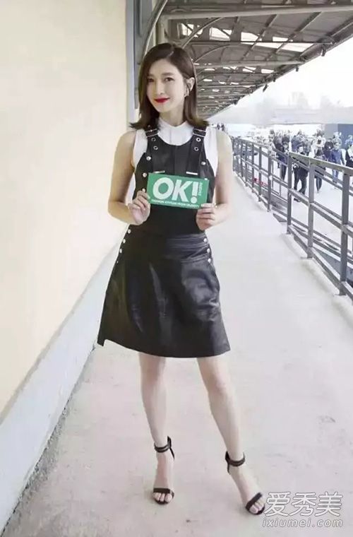 背带裙怎么搭配减龄 背带裙搭配图片
