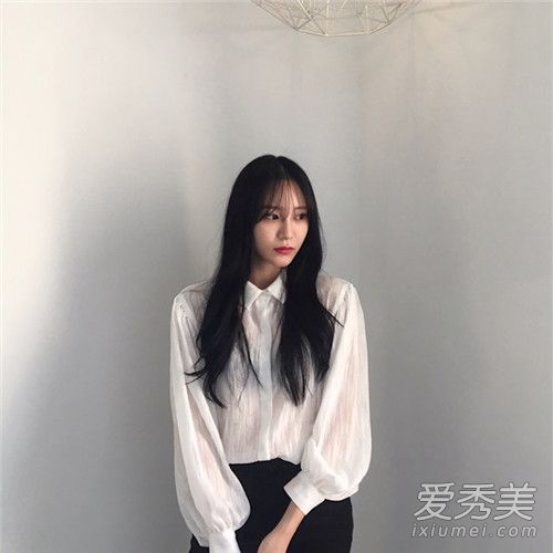 怎么把透视装穿得美美却又不会过于裸露?韩妞示范4种搭配