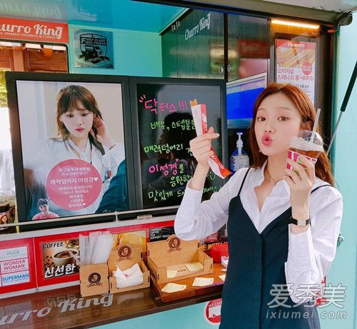 衬衫的32种穿法 你就不要那么一成不变了 衬衫搭配图片