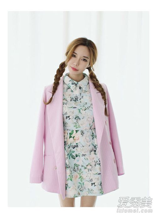 秋天适合穿什么颜色的衣服 个性粉红色系外套穿搭法