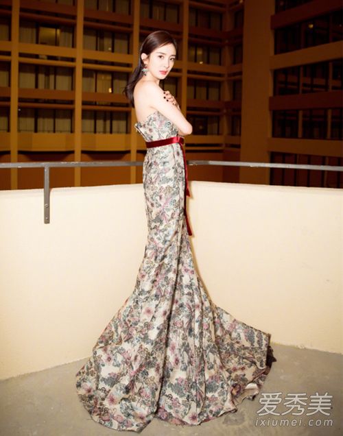 杨幂印花裙是什么牌子 印花裙搭配 印花裙怎么穿好看