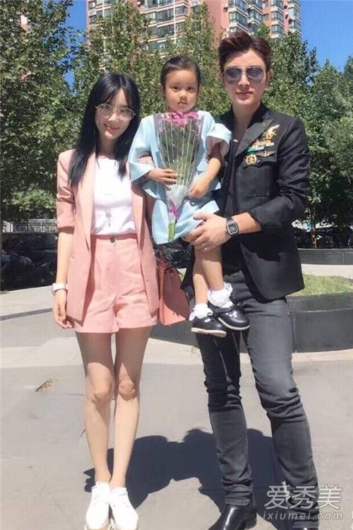 九月份穿什么 小外套混搭短裤时髦 秋天穿衣搭配