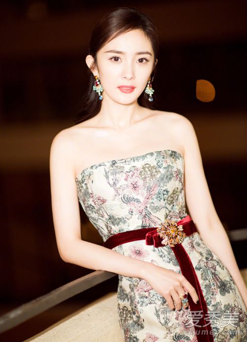 杨幂印花裙是什么牌子 印花裙搭配 印花裙怎么穿好看