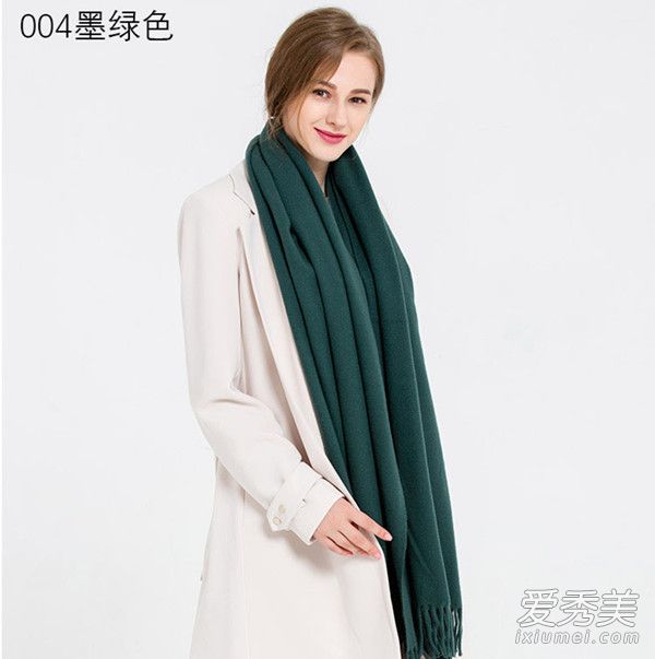 白色羽绒服搭配什么颜色围巾 白色羽绒服搭配什么裤子