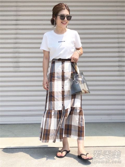 日系风格的复古穿搭提案 格纹连衣裙基础款通通不能少