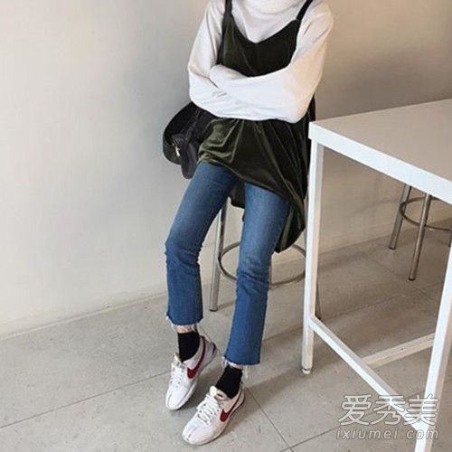 加点华丽复古风让造型更有冬季感 冬季复古穿搭