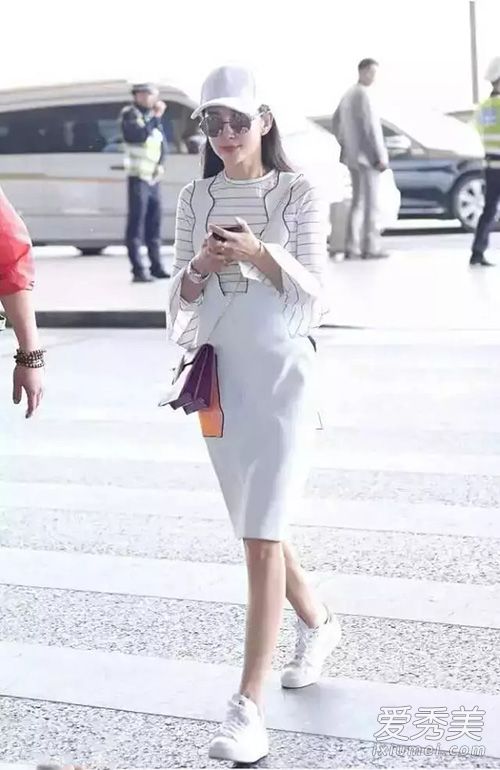 背带裙怎么搭配减龄 背带裙搭配图片