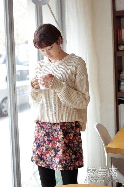 2013韩国流行搭配 针织衫+包臀裙很淑女
