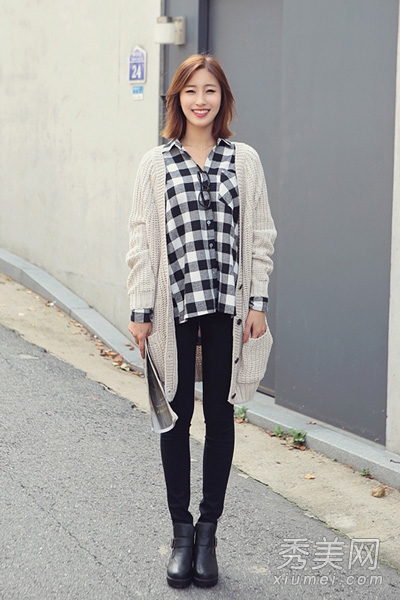 韩国秋季流行气质美搭 毛衣+衬衫+紧身裤