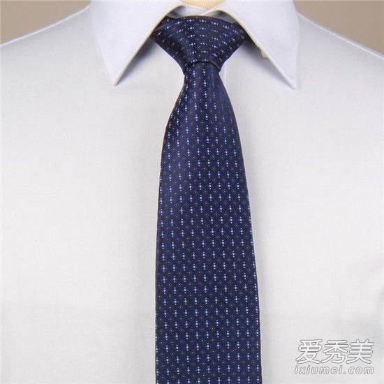 领带打好后的标准长度 领带打到哪个位置合适