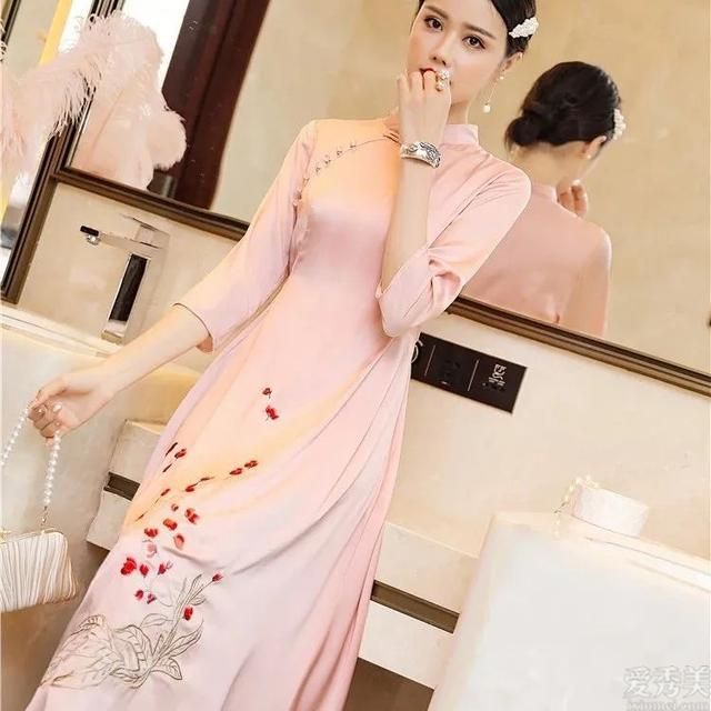 夏季选择旗袍时，注意方法！