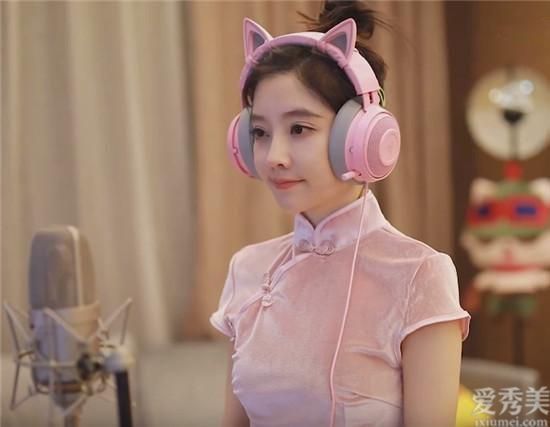 为什么小女孩不能穿旗袍？看看150岁的蒂莫冯，多美啊