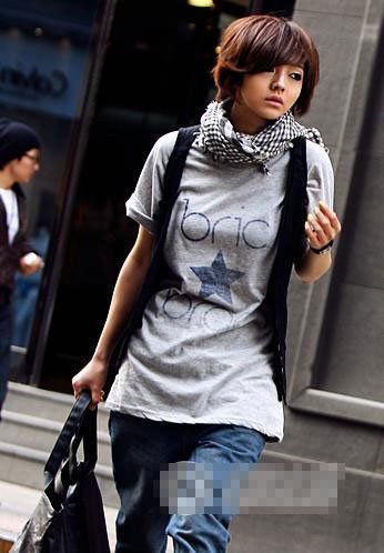 流行的百搭背心在秋天很漂亮