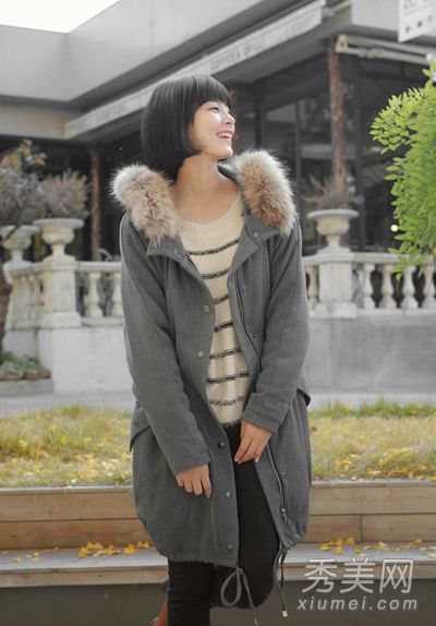 冬季服装搭配技巧、连衣裙、风衣和时尚的着装方法