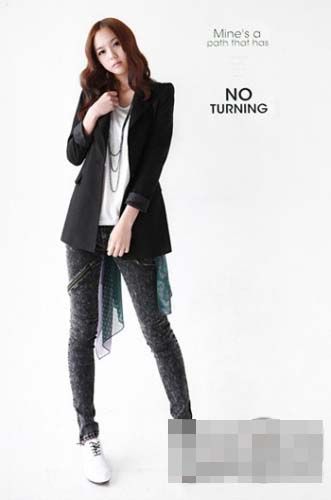 中性长版西服的女性化搭配技巧