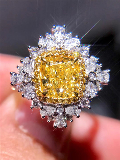 彩色钻石和白钻哪个更有收藏价值 彩钻具体分类