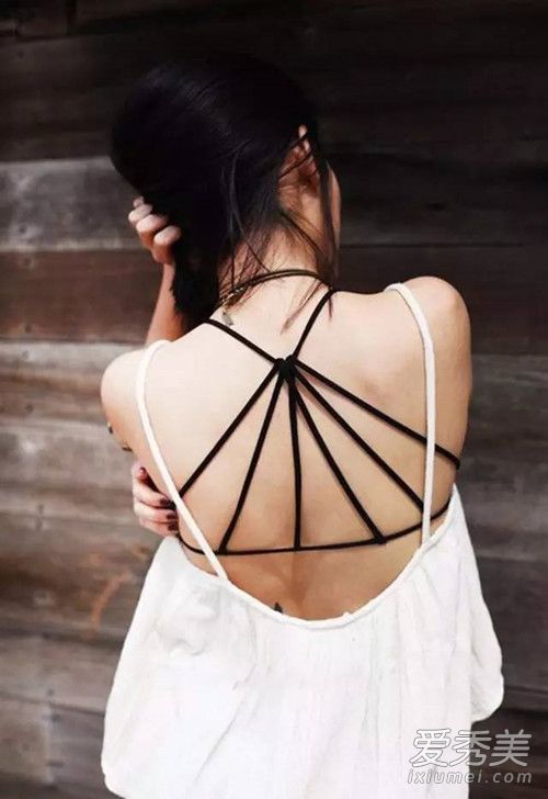 夏季穿什么颜色衣服 夏季不同衣服配什么内衣好看