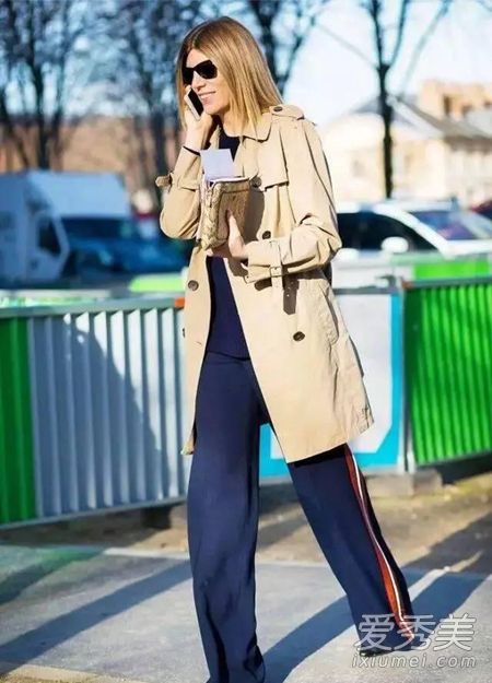 李小璐机场红色校服裤是什么牌子 校服裤怎么穿好看