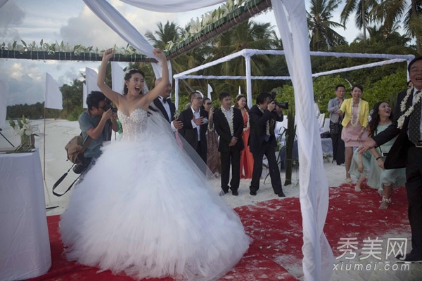 張雨綺幸福大婚 明星婚紗揭秘奢華貴氣