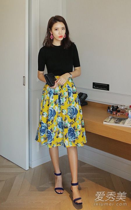 你可以选择婚礼穿什么衣服。