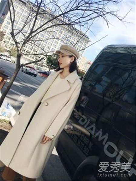 杏色外套配什么颜色的围巾和裤子?