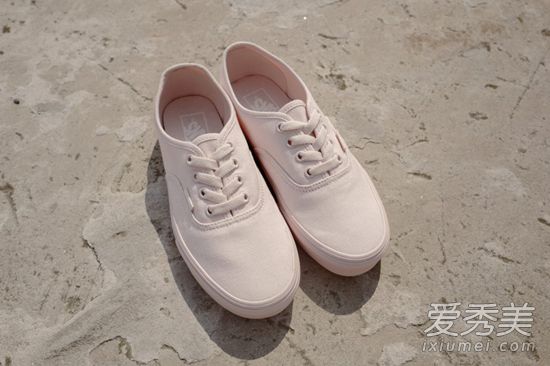 vans是什么品牌 vans新款帆布鞋多少钱