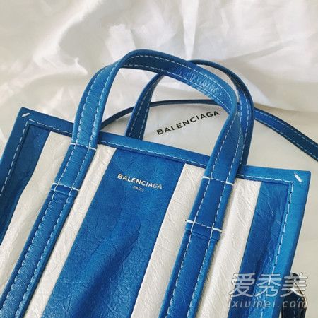 景甜最新街拍條紋包是什麼牌子 Balenciaga編織袋包怎麼辨別真假