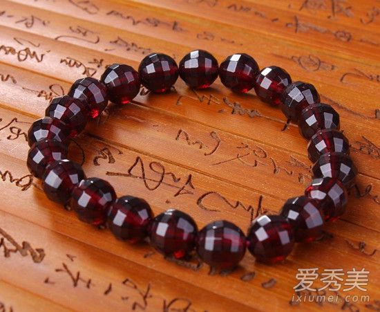石榴石手链为什么要定时净化 石榴石手链怎么净化