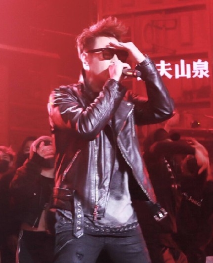 潘玮柏的皮衣是什么牌子 潘玮柏elle皮衣大片曝光