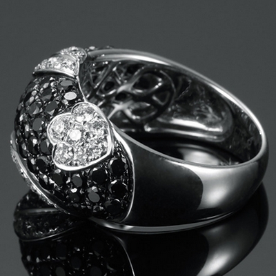 黑钻戒指多少钱 怎么挑选彩钻 戒指的戴法和意义