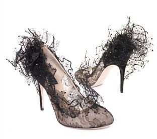 公主气派：Valentino立体蕾丝高跟鞋