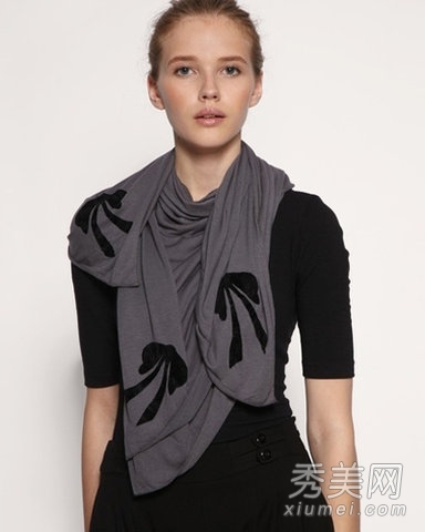 16种素色围巾搭配方案“颈”上添花