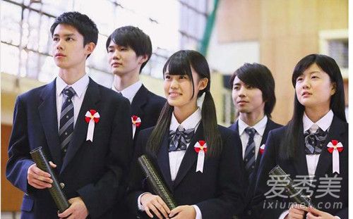 日本男生校服上第二颗扣子有什么特殊含义 日本男生校服上扣子特殊意义