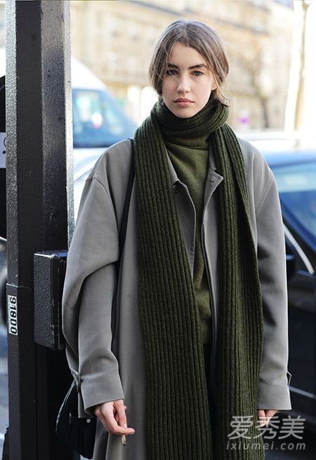 围巾搭配大衣 让你更加温暖时髦 围巾搭配