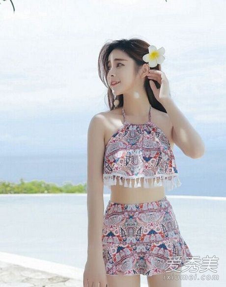 黑色皮肤的你能穿什么样的泳衣?你也可以穿这种女神风格的泳衣。