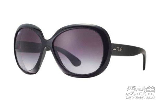 30岁女人应该有哪些时尚单品 这些时尚单品值得投资