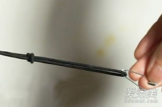 一字领怎么穿不会上滑 一字领不上滑小技巧